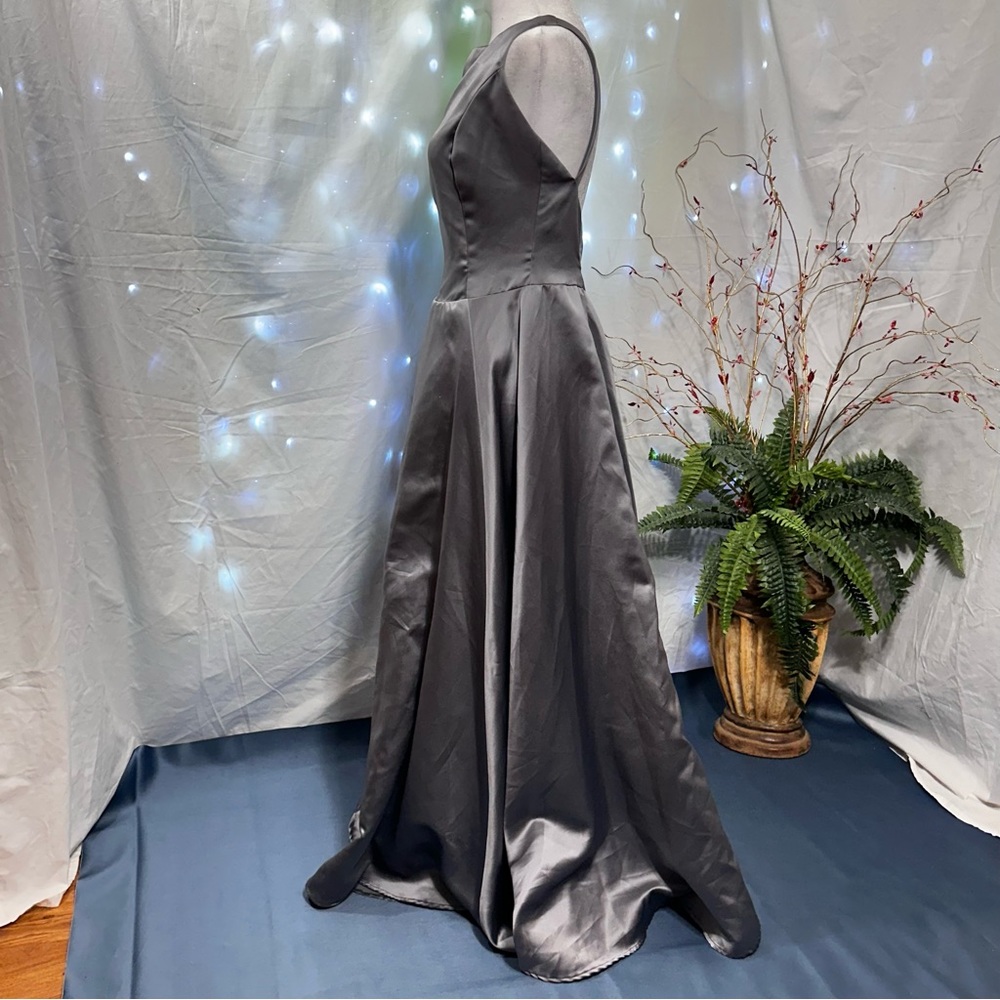 Waters and Watters Formal Dress - Picture 2 of 7
